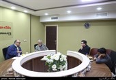 اسماعیل براری فیلمساز و عبدالله باکیده فیلمساز در میزگرد سینمای دفاع مقدس
