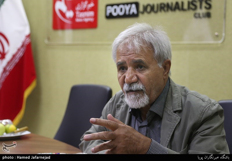 عبدالله باکیده فیلمساز در میزگرد سینمای دفاع مقدس