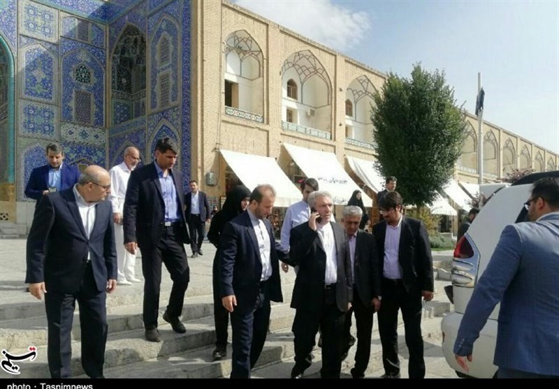 چرا رئیس سازمان میراث فرهنگی با خودرو به میدان نقش جهان اصفهان رفت؟+عکس