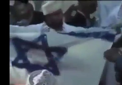 مردم «عمان» پرچم اسرائیل را به آتش کشیدند + فیلم