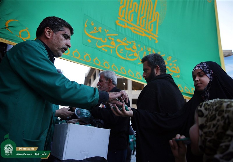 خدمت رسانی 260 خادم بارگاه منور رضوی به زائران پیاده اربعین حسینی