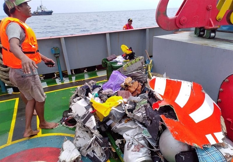 سقوط مرگبار هواپیمای مسافربری در آب‌های اندونزی+فیلم و عکس