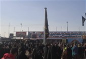 اربعین حسینی|پرچم امام رضا (ع) در مرز شلمچه به اهتزاز درآمد