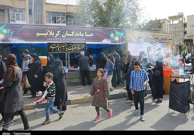اربعین حسینی|پیاده‌روی جاماندگان کربلا در شیراز؛ سومین حرم اهل بیت(ع) سیاه‌پوش شد