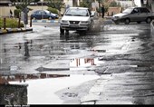 بارش باران در محورهای مواصلاتی فارس؛ جادهها لغزنده است