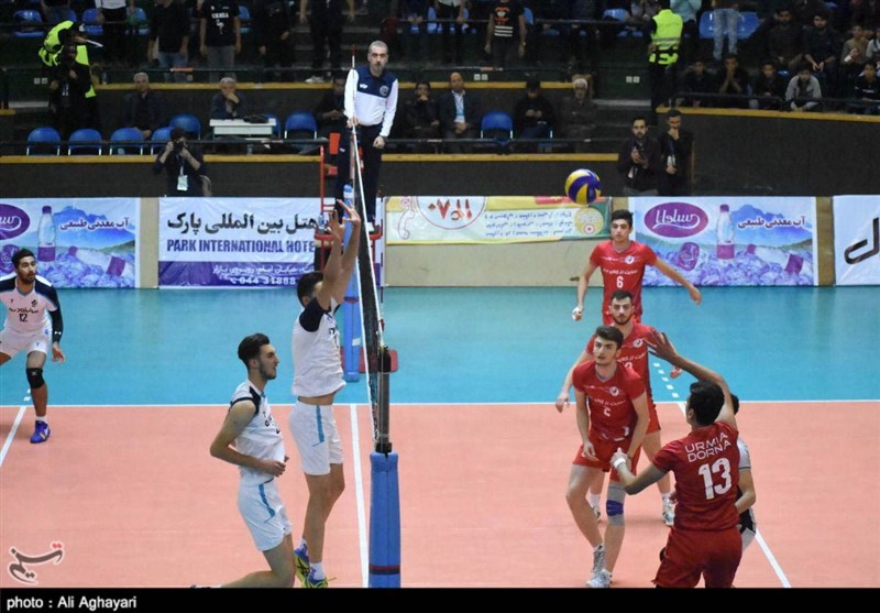 بازی تیم والیبال دورنای ارومیه با پیکان تهران به روایت تصویر