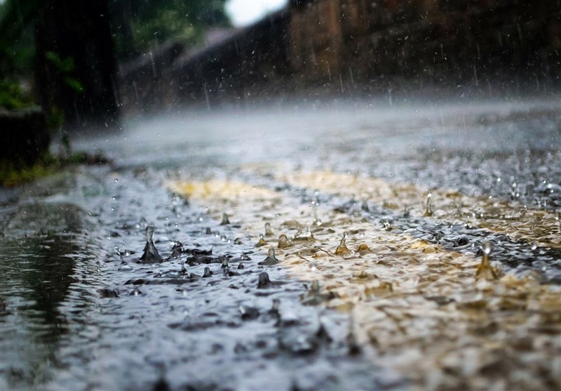 ترافیک نیمه سنگین در هراز/بارش باران در جاده‌های 6 استان