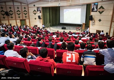 تماشای بازی پرسپولیس و کاشیما آنتلرز در دبستان رازی