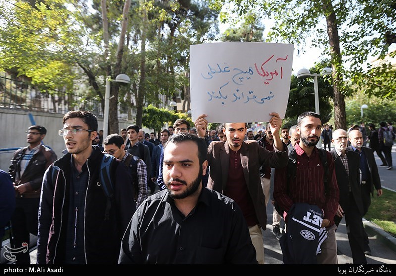 راهپیمایی دانشگاهیان به مناسبت 13 آبان در صحن دانشگاه امیرکبیر