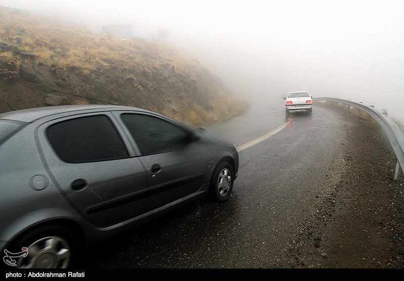 برف و باران جاده‌های استان اصفهان را لغزنده کرد؛ توصیه‌های ایمنی به رانندگان