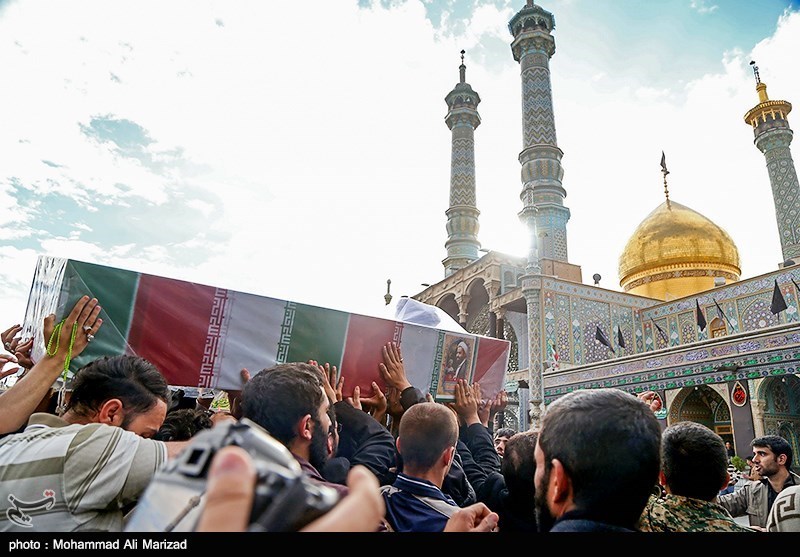 پیکر مطهر &quot;حجت‌الاسلام دهقانی&quot; از شهدای مدافع حرم در قم آرام گرفت