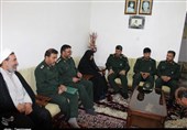 فرمانده جدید سپاه فتح کهگیلویه و بویراحمد به دیدار ‌خانواده شهدای ‌باشت رفت+تصاویر
