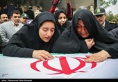 همسر شهید "سید نورخدا" لحظه خاکسپاری به شهید چه گفت؟+فیلم