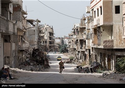 با وجود تخریب خانه ها و ساختمان های ویران شده بر اثر جنگ داعش با ارتش سوریه همچنان مردم شهرحمص به زندگی خود در این شهر ادامه می دهند