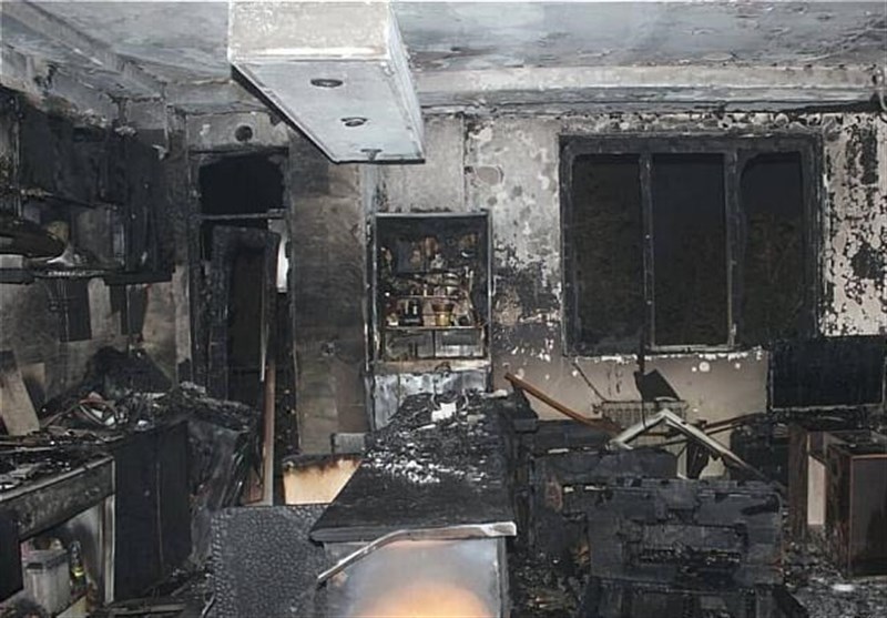 خاکستر شدن منزل مسکونی در آتش/ نجات 10 نفر از ساکنان + تصاویر