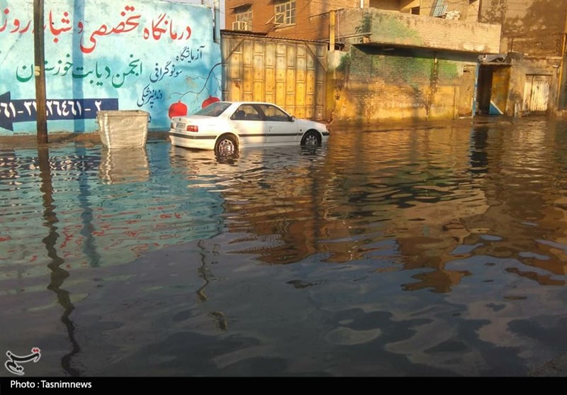 بارش پاییزی خیابان‌های اهواز را زیر آب برد+فیلم