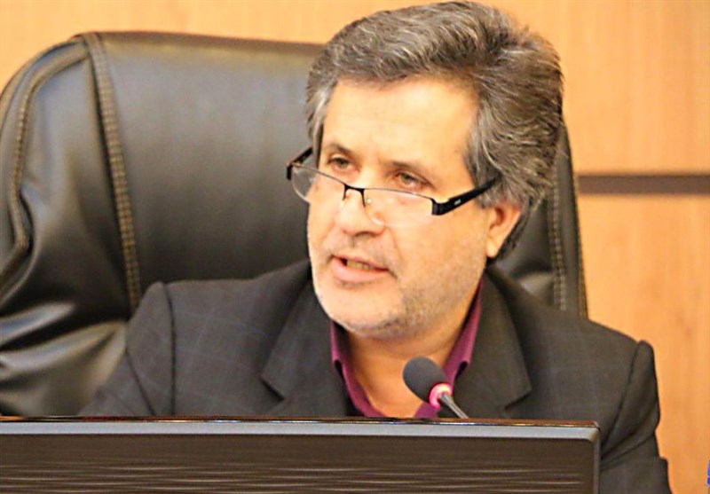انتقاد نماینده مردم شازند در مجلس از ایجاد دفاتر مرکزی شرکت‌های بزرگ در تهران