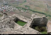 استخرهای سنگی قلعه بوینی یوغون-نیر