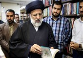 بازدید " رئیسی" از کتاب فروشی های خیابان انقلاب + تصاویر