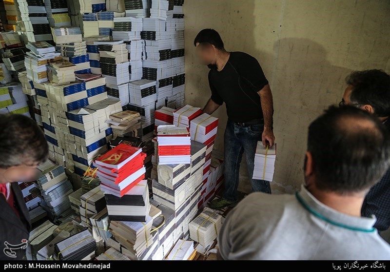 اختصاصی تسنیم/ کشف یک انبار بزرگ کتاب قاچاق کنار کتابفروشی‌های تهران