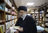 بازدید آیت‌الله رئیسی از چند کتاب‌فروشی خیابان انقلاب