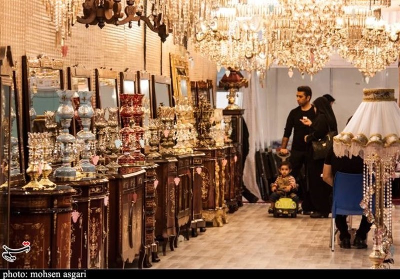 شانزدهمین نمایشگاه مبلمان، لوستر و چراغ های روشنایی در همدان برپا شد