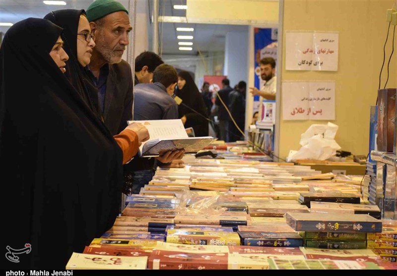 نمایشگاه بزرگ کتاب هفته بسیج در بوشهر افتتاح شد