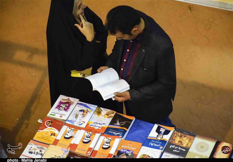 ششمین نمایشگاه کتاب جنوب کرمان در جیرفت گشایش یافت