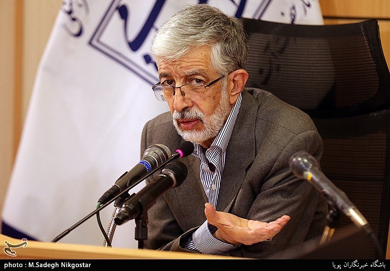 حداد عادل: به دنبال نجات اقتصاد ایران هستیم/ کسانی که در لیست نیستند انصراف بدهند