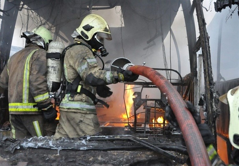تصاویر/ آتش‌سوزی 4 اتوبوس در گاراژ 4 هزار متری
