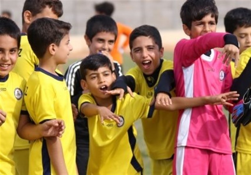 دبیر هیئت فوتبال اصفهان: مدارس فوتبال با رعایت پروتکل‌های بهداشتی منعی برای فعالیت ندارند