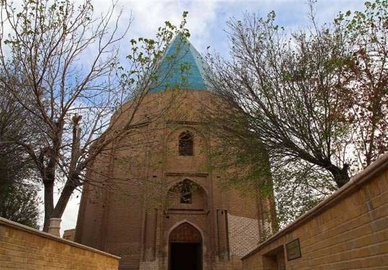 Gonbad Sabz Garden: A Small Garden with Three Domes