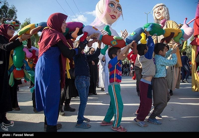 شادپیمایی عروسک ها در سرپل ذهاب