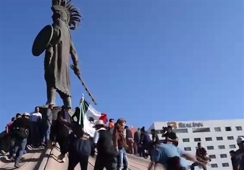 Clashes Erupt at Tijuana as Mexican Protest against Avalanche of Migrants (+Video)