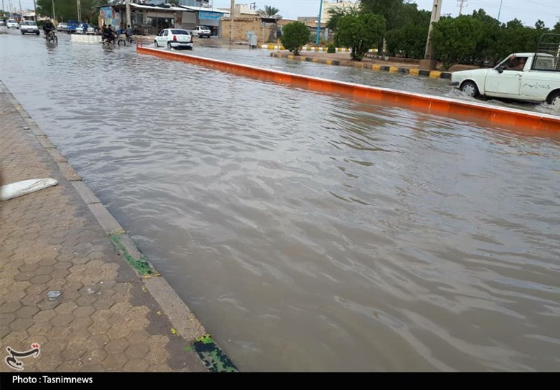 آبگرفتگی معابر شهری اهواز در پی بارش باران + فیلم