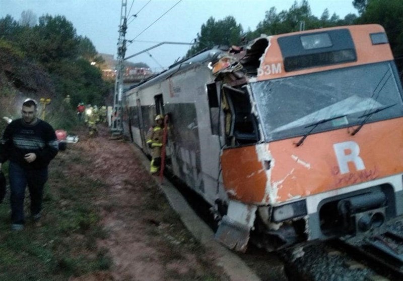 Commuter Train Derails near Barcelona Killing 1, Injuring 6