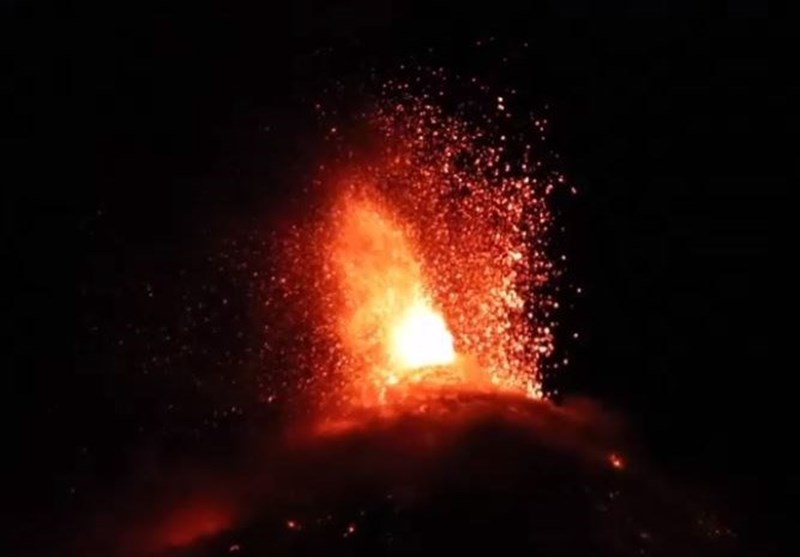 &apos;Fuego&apos; Volcano Eruption Forces Thousands of Guatemalans to Evacuate (+Video)