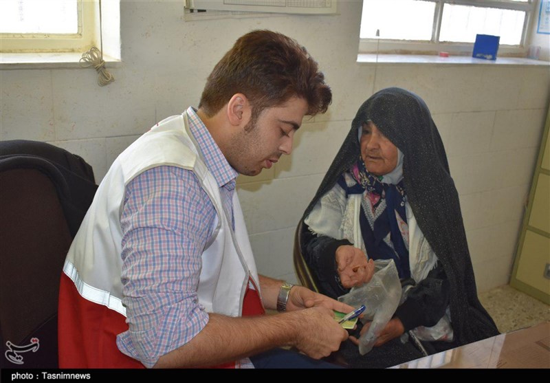 اجرای طرح کاروان سلامت در مناطق محروم بهاباد به روایت تصویر
