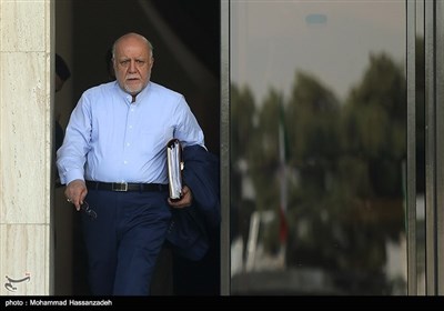 بیژن نامدار زنگنه وزیر نفت در حاشیه جلسه هیئت دولت 