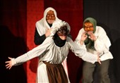 جشنواره بین‌المللی تئاتر کودک‌ونوجوان| «جوجه اردک زشت» ترکیه در همدان به روی صحنه رفت
