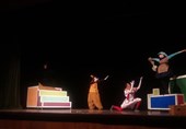 جشنواره بین‌المللی تئاتر کودک‌ونوجوان|منتخب اردبیل با عنوان «قیزیل باشماق» در همدان اجرا شد