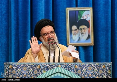  آیت‌الله خاتمی امام جمعه موقت تهران در حال ایراد خطبه های نماز جمعه 