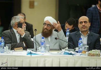 مولوی نذیر احمد در اجلاسیه نقش احزاب در کاهش اختلافات مذهبی