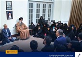 امام خامنه‌ای در دیدار خانواده شهدای امنیت: همیشه بانشاط و پرانگیزه در صحنه باشید