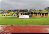 دیدار تیم های فوتبال صنعت نفت آبادان و نساجی مازندران