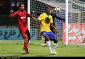 دیدار تیم های فوتبال صنعت نفت آبادان و نساجی مازندران