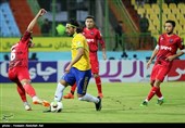 دیدار تیم های فوتبال صنعت نفت آبادان و نساجی مازندران