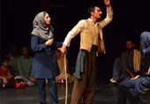 جشنواره بین‌المللی تئاتر کودک و نوجوان| نمایش &quot;پدر آن&quot; از تهران در همدان به روی صحنه رفت