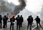 شورش های پاریس گردشگری و بازار سهام فرانسه را از رونق انداخت