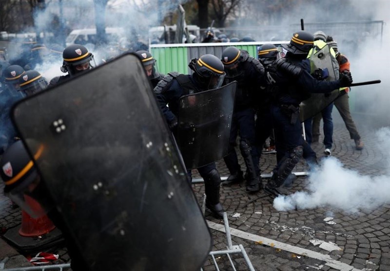 French Police Labor Union Goes on Strike ahead of Saturday Yellow Vests Protests